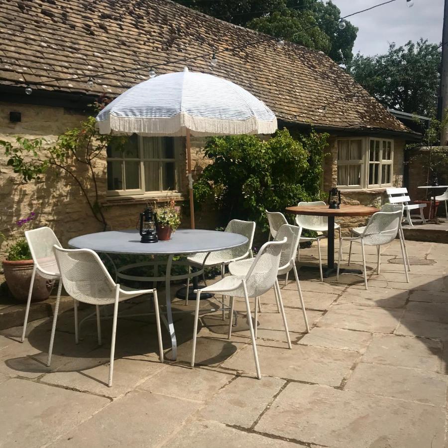 Hotel Royal Oak Ramsden Esterno foto
