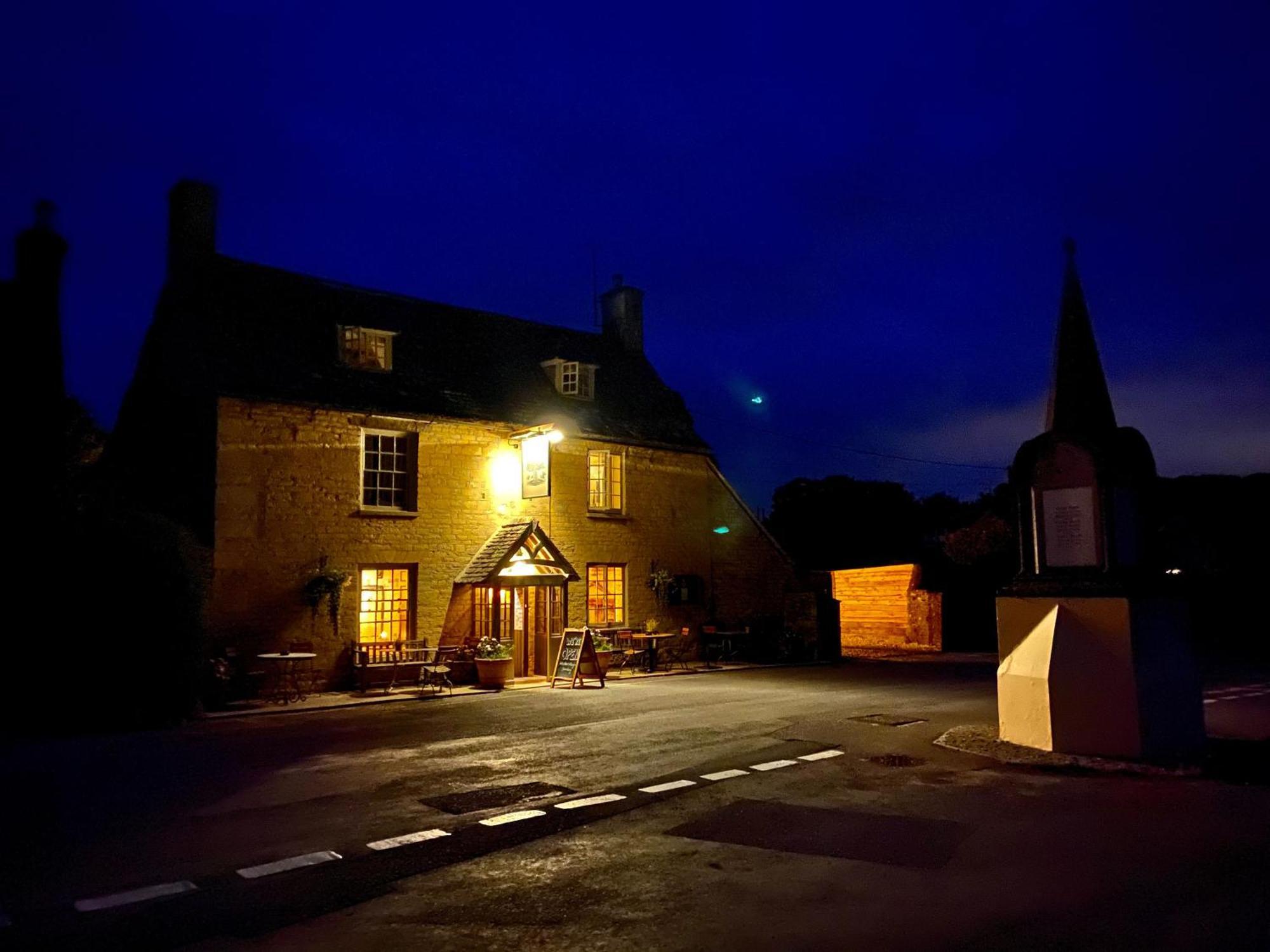Hotel Royal Oak Ramsden Esterno foto